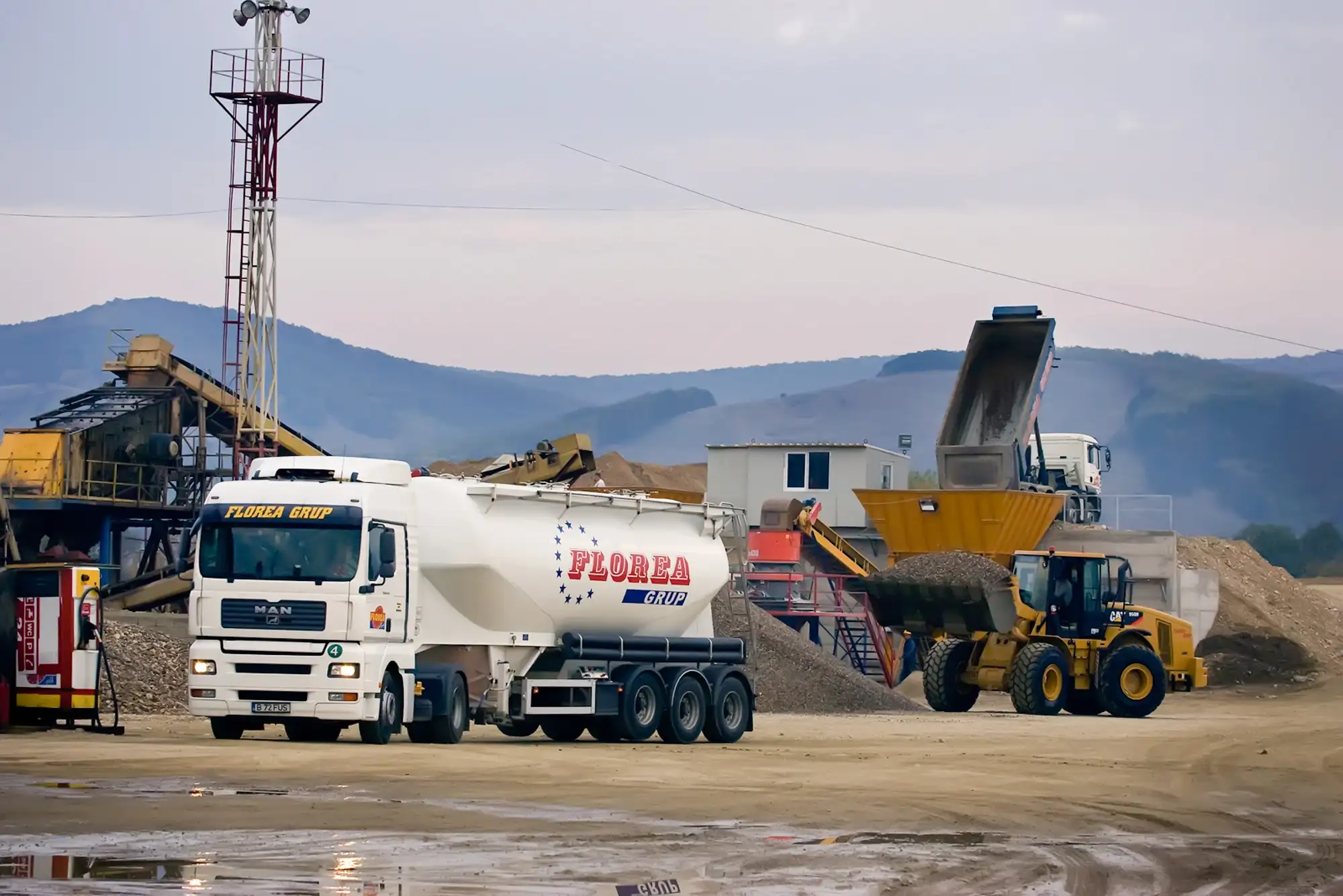 Cisternă Florea Grup pentru materiale pulverulente la stația de producție